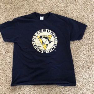 Pittsburgh Penguins XL t-shirt.